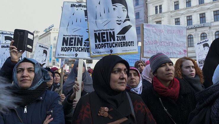 Yaşar Nuri Öztürk: “Müslümanlar Kur’an’a İhanet Ediyor!”