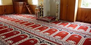 Seccade Polemiği ve Dinin Sembolleşmesi: İhsan Eliaçık’tan “Öz” Analizi