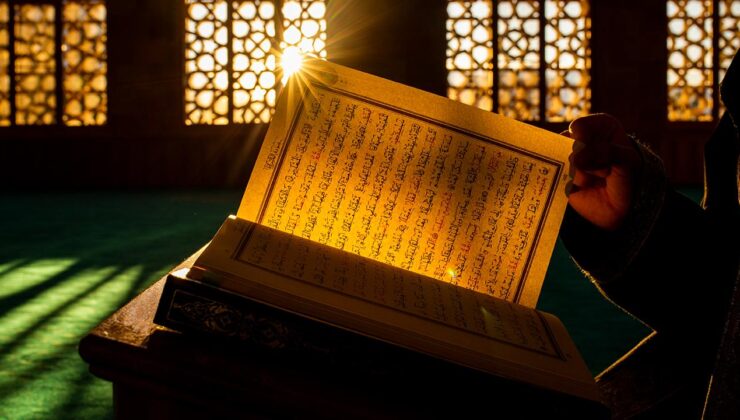 İhsan Eliaçık’tan Radikal Öneri: “Türkçe İbadet Yapılan Camiler Açılmalı!”