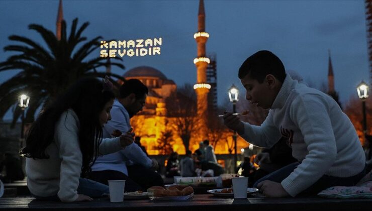 İhsan Eliaçık Ezberleri Parçaladı: “İslam’ın 5 Şartı Formülü Tamamen Uydurmadır!”