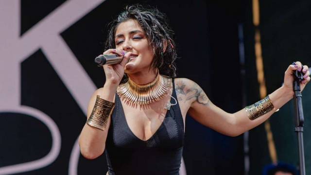 Melek Mosso Ankara’da Kurtlarını Döktü: Kırmızı Payetli Dansı Sosyal Medyayı Salladı!