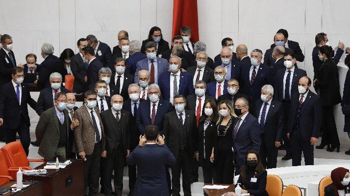 AKP’li Vekillerden İtiraf: “Sahaya İnizmeye Çekiniyoruz, Güveni Yitirdik”