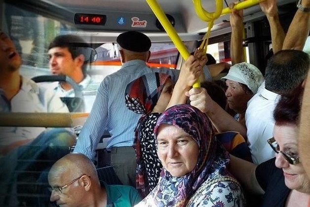 'TOPLU TAŞIMADA YAŞLILARA YER VERMEYİN'