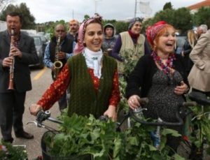 2. ALAÇATI OT FESTİVALİ BAŞLADI