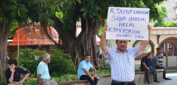 AKP’Lİ ÜYEDEN SERT PROTESTO…