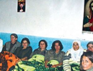 BU FOTOĞRAF PKK KAMPINDA ÇEKİLDİ VE…