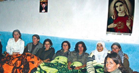 BU FOTOĞRAF PKK KAMPINDA ÇEKİLDİ VE…