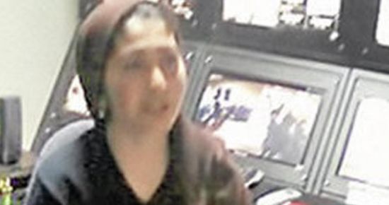 DOKTORA SİLAH ÇEKEN KADIN…