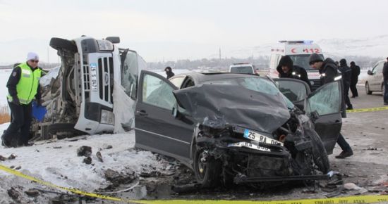 ERZURUMDA FECİ KAZA: 1 ÖLÜ, 27 YARALI