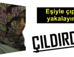 EŞİYLE ÇIPLAK YAKALAYINCA ÇILDIRDI!