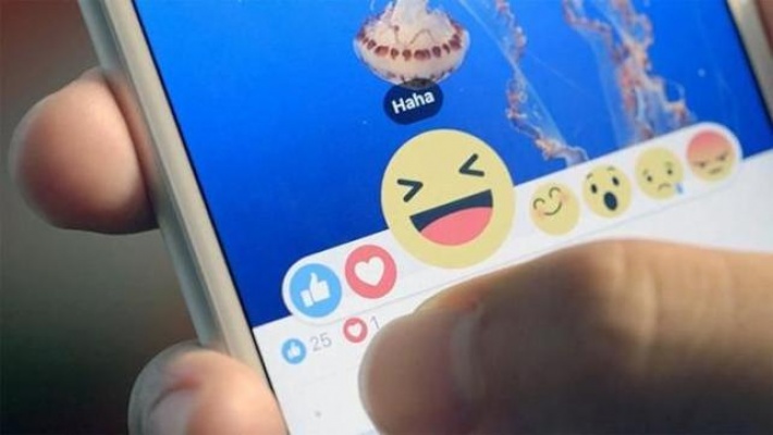 FACEBOOK'TA BEĞENMELER BAKIN N'APIYORMUŞ!