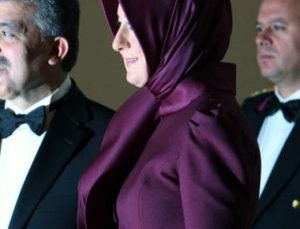 FİRST LADY ÖZGÜRLÜĞÜNE DÜŞKÜNMÜŞ!