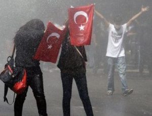 GEZİCİLER SEÇİMDE OYLARINI ‘ONA’ VERECEK!