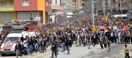 HAKKARİ KARIŞTI, ORTALIK TOZ DUMAN!