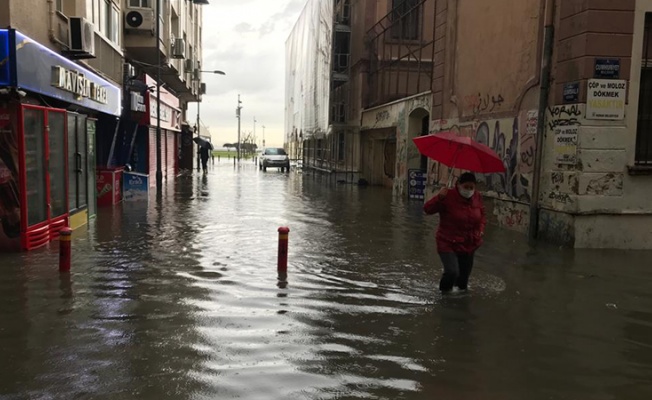 İzmir'e 'Evden Çıkmayın' Uyarısı!