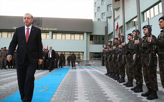 KENDİNE ÖZEL HAREKAT KURUYOR!