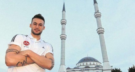 O FUTBOLCU İSLAM’I SEÇTİ…