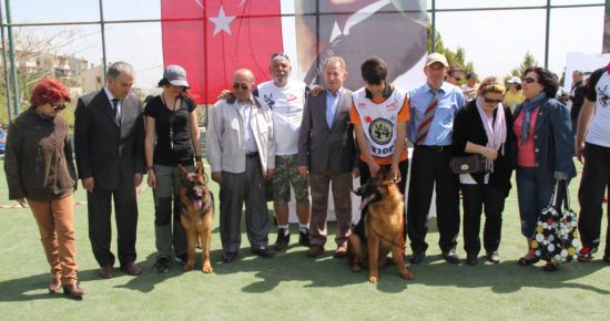 ŞAMPİYON KÖPEKLER VİLLAKENT’TE