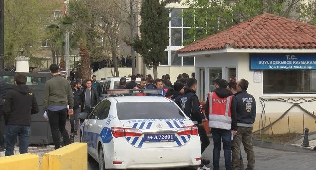 Seçmene Polis Baskını!