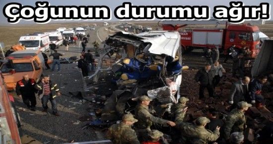 TIR, MİDİBÜSÜ BİÇTİ: 25 ÖLÜ