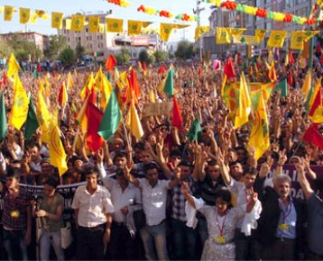 TÜRKLER DOĞU’YA KÜRTLER BATI’YA…