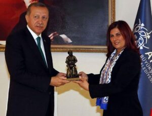 CHP’li Özlem Çerçioğlu AKP’ye mi geçiyor? Kulislerde konuşulan bomba iddialar