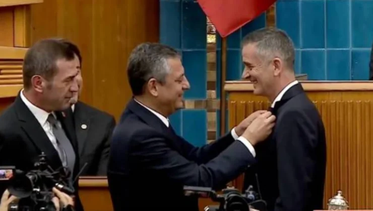CHP’de yaprak dökümü sürüyor:  Ümit Dikbayır’dan sert veda